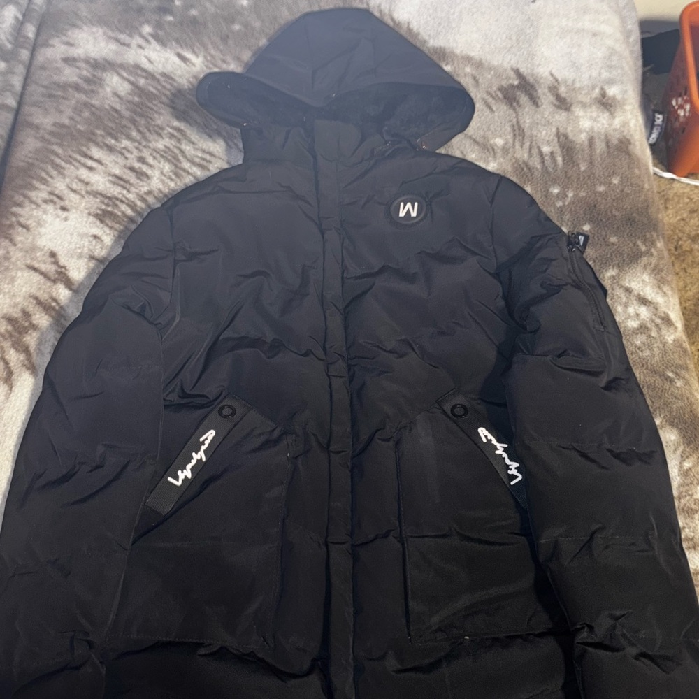 Men’s winter puffer coat super warm size large WORN ONCE.